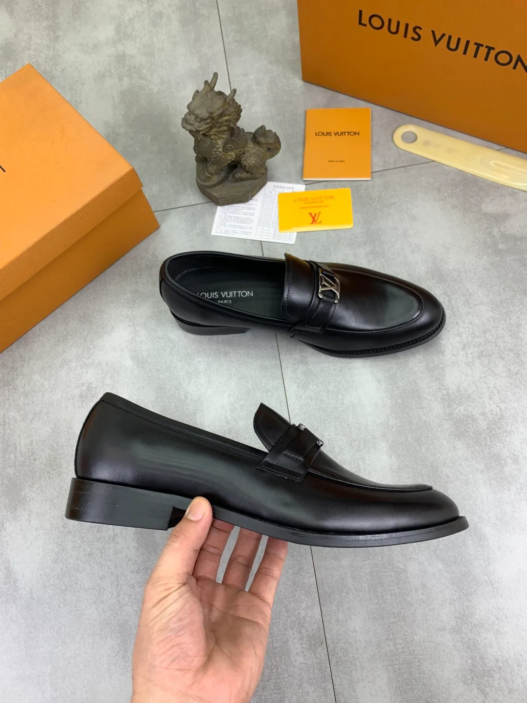 Men's Men's Shoes 💰P420 [New Style] 💰Yangli💎💎💎[Louis Vuitton] LV high-end men's formal business leather shoes, original order 1:1! Original imported calfskin, original metal buckle, imported sheepskin lining for feet, original outsole, men's shoe size: 39-45 (38.46 customized) black optional